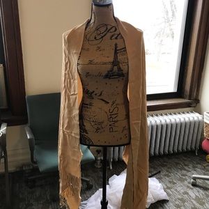 Gorgeous soft fringed shawl/scarf NWOT